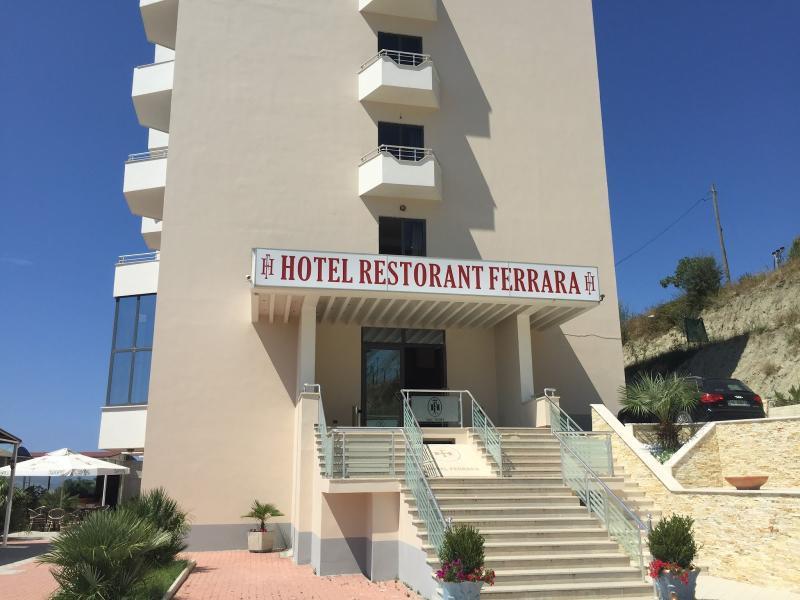 Hotel Ferrara Дуррес Екстер'єр фото
