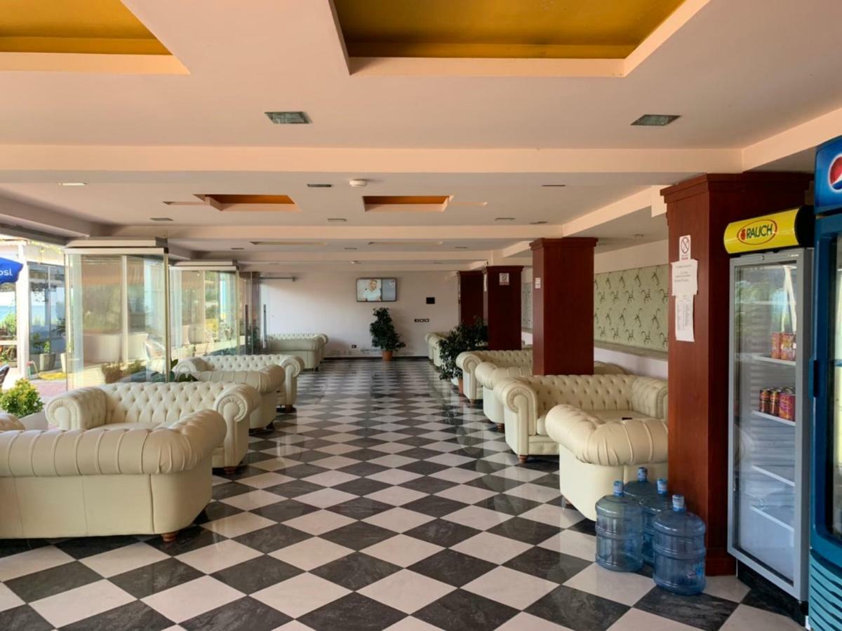 Hotel Ferrara Дуррес Екстер'єр фото