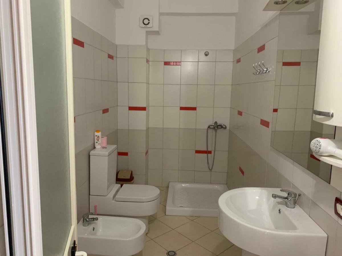 Hotel Ferrara Дуррес Екстер'єр фото