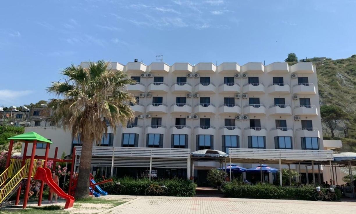 Hotel Ferrara Дуррес Екстер'єр фото